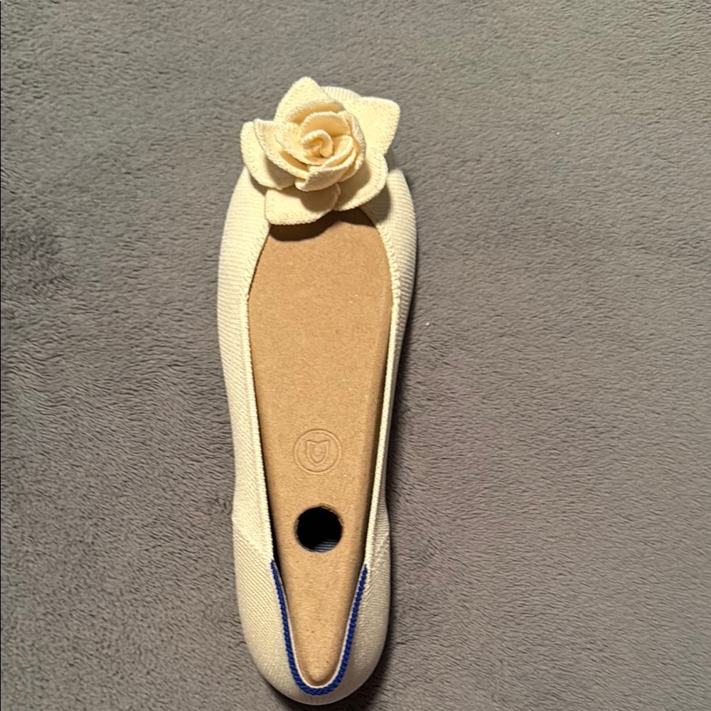 Never Been Worn - Rothy's The Petal Cream Flats
